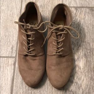 DV tan shoes